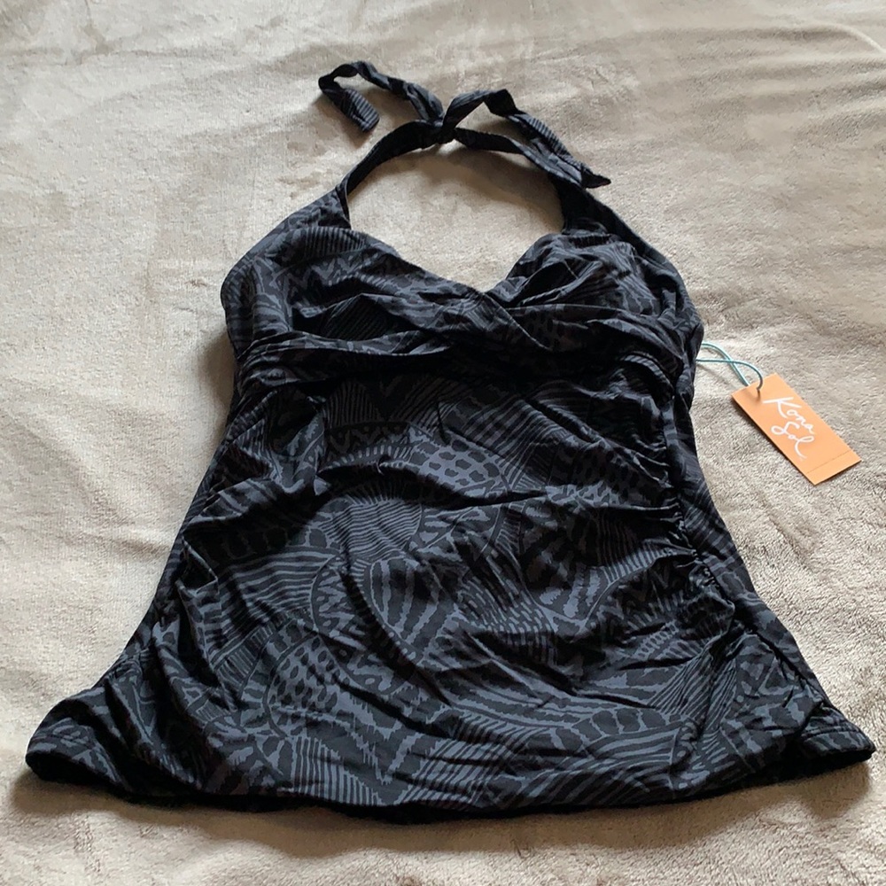 NWT black/gray print bathing suit top. Size Med